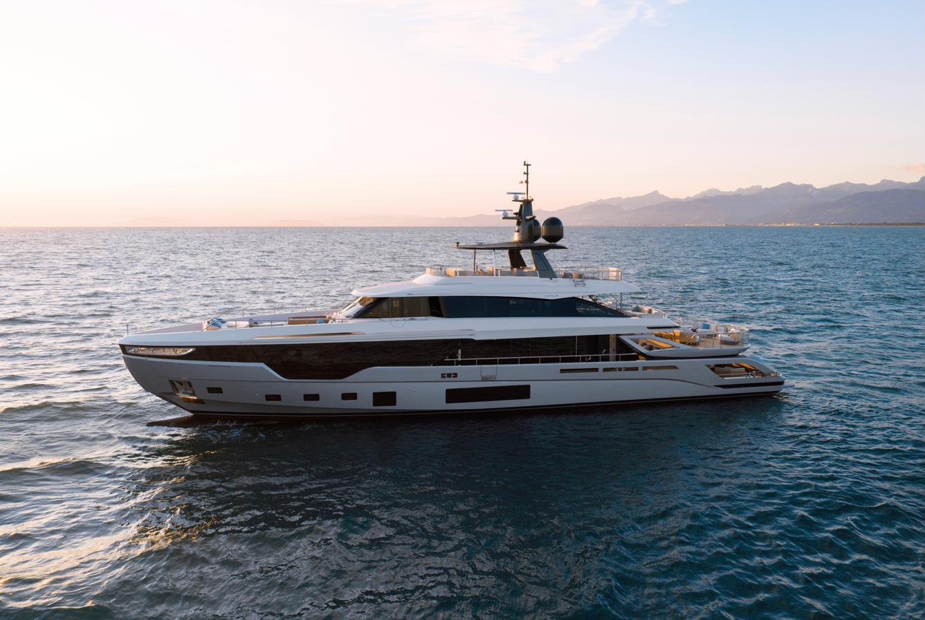 Azimut Grande Trideck flagship